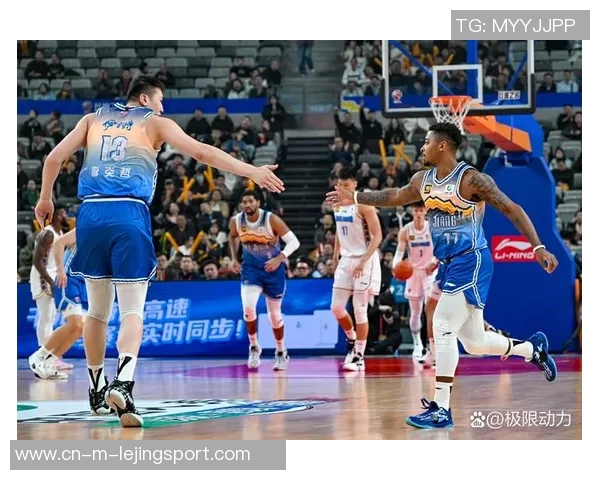 CBA激战北京队迎战新疆队双方全力争胜展现篮球魅力与团队精神